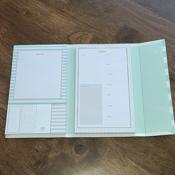 NEW Stationary Set in Case - Picture 2 of 7
